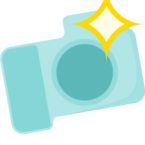 Eine Kamera macht ein Foto mit Blitz.