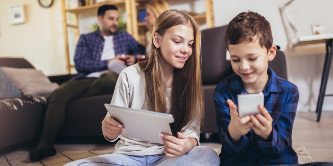 Digitale Weihnachtsgeschenke: Investieren Sie Zeit in die Absicherung neuer Geräte. Bild: Mediteraneo/Stock.adobe.com