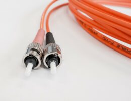 Nahaufnahme eines Glasfaserkabels. Bild: blickpixel/Pixabay