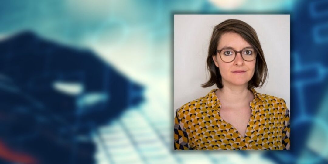 Leonie Dorn von AlgorithmWatch. Bild: Julia Bornkessel / Eigene Collage via Canva