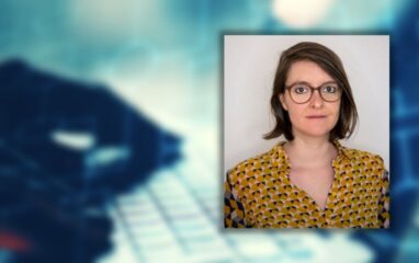 Leonie Dorn von AlgorithmWatch. Bild: Julia Bornkessel / Eigene Collage via Canva