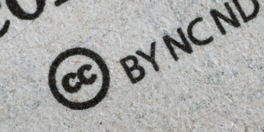 Die Kennzeichnung einer Creative Commons Lizenz. Bild: Umberto / unsplash